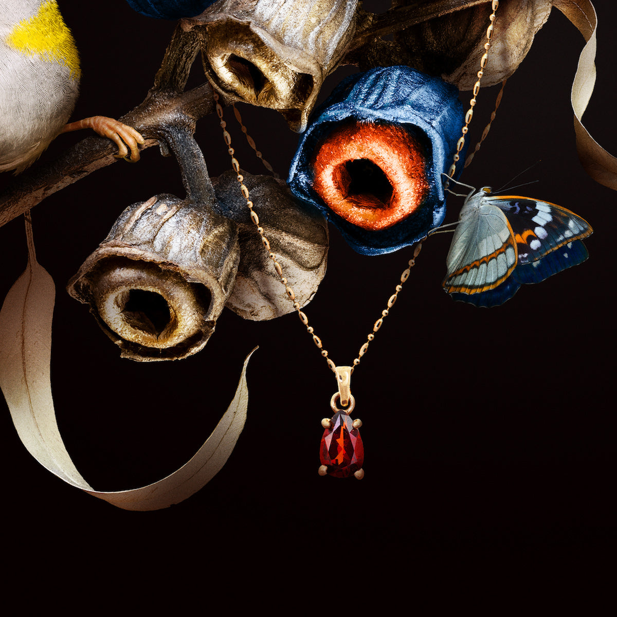 Golden Leaves | White Frame 33 x 33 cm